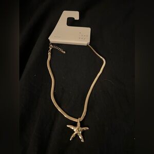 NWT Gold Starfish Pendant Necklace